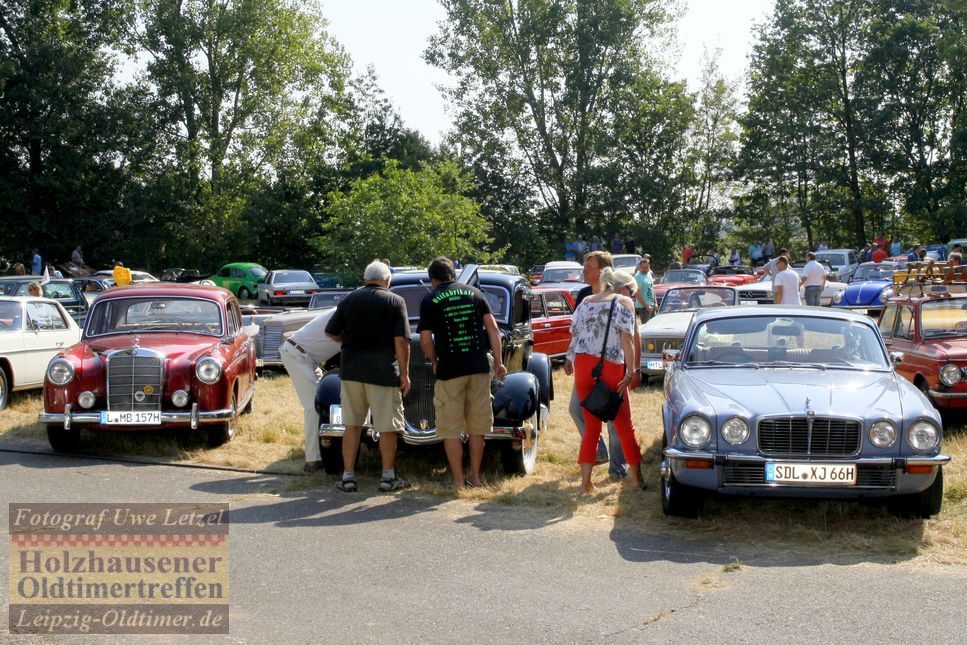 Bild: Mercedes und Jaguar Klassiker beim Oldtimertreffen in Leipzig Holzhausen