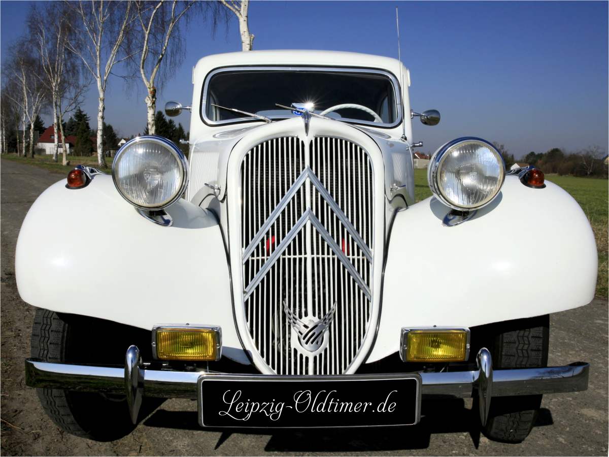 Leipzig Oldtimer Verkauf Foto: Citroen 11CV Gangsterlimousine 1953