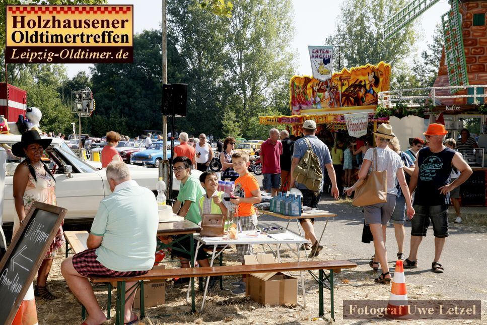 Fahrzeuganmeldung am Eingang der Oldtimerausstellung Leipzig 2016