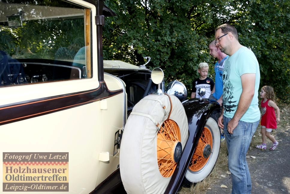 Oldtimerfreunde beim Fachsimpeln