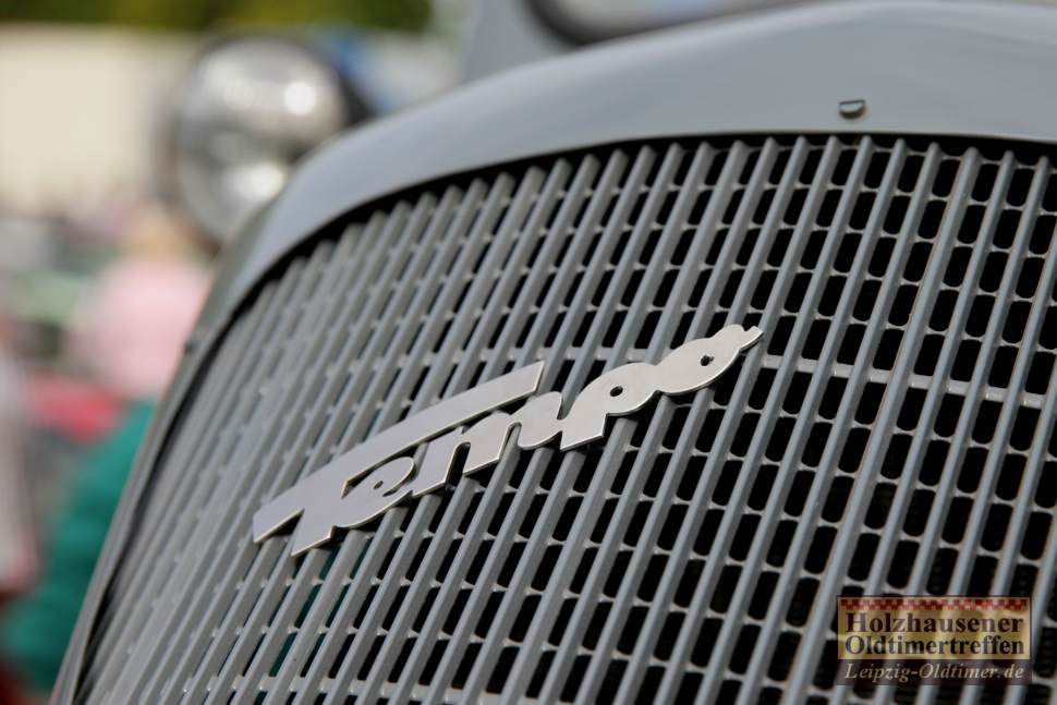 Tempo Dreirad Motorhaube mit Logo